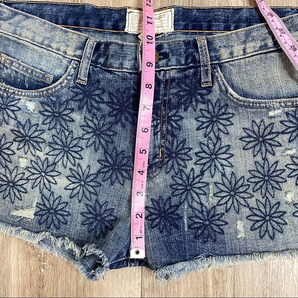 Current Elliot Embroidered Denim Cut Off Shorts Size 27 - Picture 10 of 12